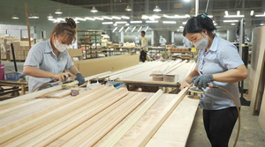 Home Decoration Wood Red Oak Molding Walls Crown Baseboard Trim Factory Direct Wholesale Customizable EFS Brand 1 Year Warranty - Product Image 4