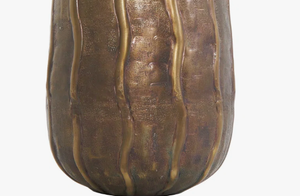 Vase décoratif haut en métal martelé de style industriel moderne, bronze luxueux, pour décoration de mariage, hôtel ou centre de table de salon. - Product Image 2