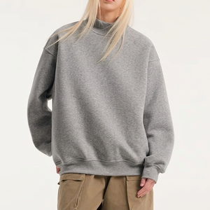Sudadera personalizada de cuello simulado para mujer, de forro polar cepillado, con logotipo de chenilla, corte relajado, teñido en prenda y dobladillo acanalado - Product Image 2