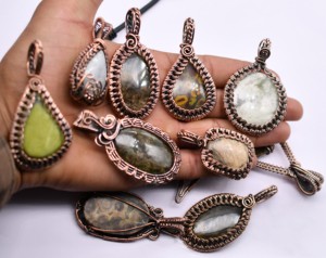 Pendentif en fil de cuivre avec pierres précieuses mélangées, pendentif en fil de cuivre, pendentif artisanal de qualité supérieure, lot de pendentifs en cuivre mélangé. - Product Image 3