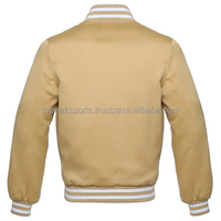 Blouson Bomber Varsity Rouge en Satin pour Homme, Fermeture Boutonnée Cachée, Imperméable, Respirant, Style Baseball Décontracté, Personnalisation OEM sur le Devant