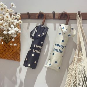 Sombrilla Plegable con Protección UV y Revestimiento Negro, Estilo Coreano con Diseño de Puntos, Portátil con Bolsa de Transporte - Product Image 2