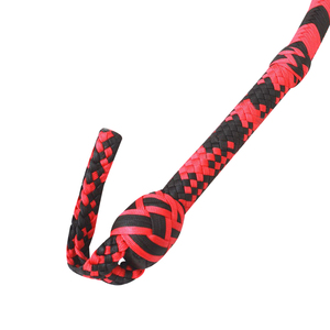 Fouet en nylon tressé rouge et noir avec poignée à pompon - Product Image 3