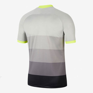 Maillot de football au look athlétique élégant pour tous les groupes d'âge, look professionnel avec des caractéristiques fonctionnelles. - Product Image 2