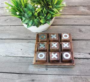 Juego de Mesa Tic Tac Toe Rectangular de Madera |   Juego de Mesa de Madera Natural para Inauguración de Casa o Cumpleaños |   Mesa de Diseño Moderno - Product Image 1
