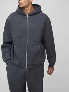 Ensemble sweat à capuche zippé et pantalon de survêtement en coton 100% lourd, délavé, avec logo personnalisé, coupe courte et effet vieilli pour homme - Product Image 3