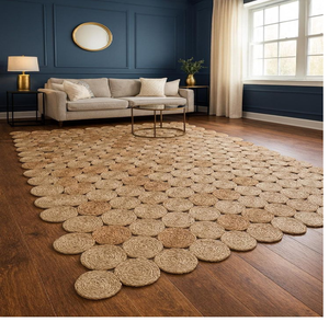 Alfombra de yute orgánico tejida a mano con un diseño único de guijarros, perfecta para salas de estar modernas. Disponible a precios de mayorista. - Product Image 1