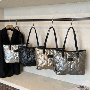 Nouveau sac fourre-tout pour femme, couleur unie, fermeture éclair, bandoulière simple, grande capacité, pour le shopping, les voyages, les sorties en plein air - Product Image 1