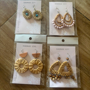 Boucles d'oreilles rondes en rotin, bijoux naturels faits à la main, OEM ODM, fabriquées au Vietnam, TUYET DUNG, art populaire classique, pour les fêtes et les mariages - Product Image 1