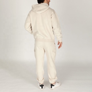 Ensemble survêtement et jogging cargo personnalisé avec logo pour homme – Tenue de sport élégante et décontractée - Product Image 3
