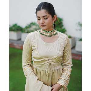 Conjunto de Traje Dorado Satinado en Talla XS, Tono Sepia, Conjunto Elegante - Product Image 1