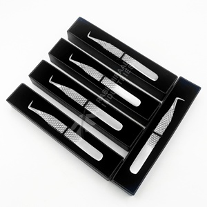 Pince à cils RMI Silver Shiny 90 degrés pour volume, avec pointe diamant et grip, pour extensions de cils / Emballage boîte noire - Product Image 3