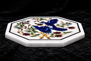 Table basse artisanale en marbre écologique avec incrustation d'oiseaux, forme octogonale, décoration de luxe pour Diwali - Product Image 2