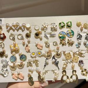 Exquisito Juego de 36 Pares de Elegantes Pendientes de Perlas con Formas Geométricas Florales para Mujer, Accesorio Versátil - Product Image 1