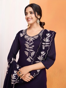 Conjunto de Salwar Kameez de Algodón Morado Oscuro de Lujo con Bordado Zari Plateado, Kurta Recta de Secado Rápido y Pantalón, para Bodas y Fiestas Indias y Pakistaníes - Product Image 2