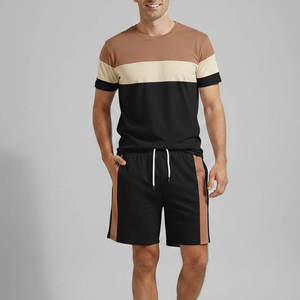 Conjunto de camiseta y pantalones cortos para hombre, ideal para viajes, material ligero y cómodo, perfecto para viajes de verano y actividades al aire libre - Product Image 1