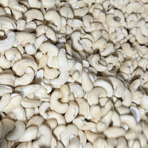 Nueces de Anacardo Crudas Congeladas SANTIGO al por Mayor de Binh Phuoc, Vietnam - Calidad de Exportación, 2 Años de Vida Útil, Bolsas de 22.68 kg - Product Image 1