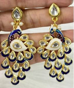 Pendientes Colgantes de Cristal con Imitación de Perlas, Corte Brillante, Chapados en Oro, Aleación de Zinc, Diseño Étnico Geométrico de Pavo Real - Product Image 1