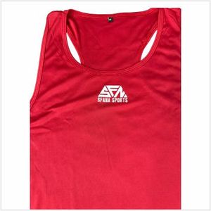Ensemble de débardeur et short de boxe sportif en polyester satiné rouge respirant, uniforme d'entraînement personnalisé ODM avec logo frontal pour le kick-boxing - Product Image 3