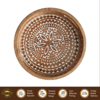 Plateau de service alimentaire en bois de manguier de forme ronde, couleur blanc brûlé antique, qualité excellente, design unique, à prix compétitif sur le marché