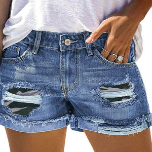 Shorts en jean taille haute déchirés avec ourlet effiloché et détails camouflage – Style décontracté pour l'été - Product Image 5