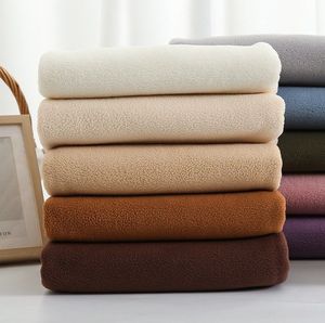 Couverture en polaire solide - Couverture en flanelle microfibre en gros à prix abordable - Super douce et confortable pour toutes les saisons par Avior - Product Image 2