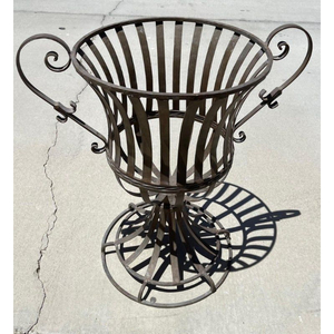 Urna Decorativa de Alambre de Hierro para Jardín, Maceta y Portavelas de Hierro Forjado con Acabado Rústico - Product Image 1