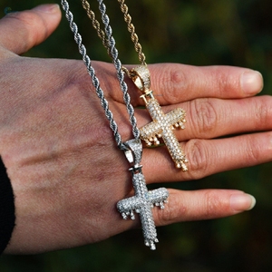 จี้เพชรไร้สีที่เพาะเลี้ยงในห้องปฏิบัติการ ประดับเพชรเต็มตัว สไตล์แร็ปเปอร์ จี้รูปกางเขนฮิปฮอป - Product Image 4