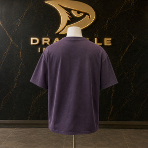 Camisetas Oversize de Gimnasio y Streetwear, Camiseta Gráfica Aubergine Y2K, Camiseta Streetwear con Pedrería y Escritura Puff, Ajuste Relajado - Product Image 2
