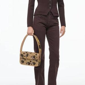 Bolso Bandolera de Lujo para Mujer, Estilo Vaquero Occidental, en Cuero Genuino, con Diseño Floral y Forma de Silla de Montar, Listo para Entregar - Product Image 1