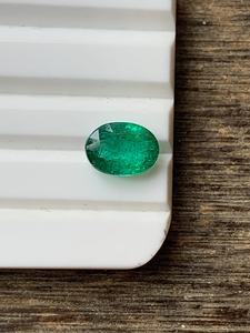 ZUBEDA GEMS JEWELRY พลอยมรกตธรรมชาติทรงรีสีเขียวเจียระไน 2.00 กะรัต พลอยประจำเดือนพฤษภาคม สำหรับทำเครื่องประดับ แหวน จี้ - Product Image 1