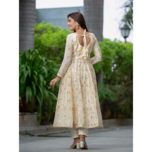 Vestido Anarkali de Seda Beige Elegante de Maruti Fashion con Pantalón y Dupatta para Fiestas Indias y Pakistaníes - Product Image 3