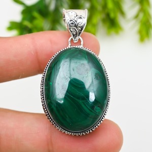 Pendentif artisanal en malachite verte, style bohème, en argent sterling 925, serti clos, vintage - Product Image 1