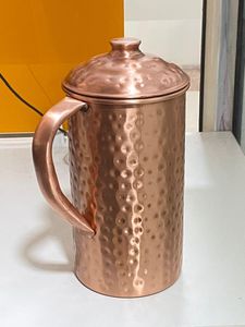 Ensemble de carafes en cuivre pour un service de boissons haut de gamme à la maison, ensemble en métal avec verres, durable, réutilisable, vaisselle de cuisine et de salle à manger. - Product Image 5