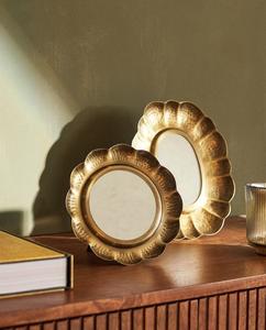 Cadre photo floral doré martelé de luxe, décor de table élégant et classique pour maisons et salons - Product Image 1