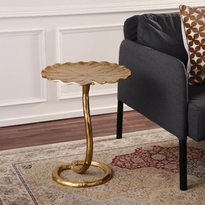 โต๊ะบาร์อะลูมิเนียมหล่อขึ้นรูปทรงหรูหรา หน้าโต๊ะลายใบไม้ ฐานขาโค้ง ดีไซน์กะทัดรัด ทนทาน ตกแต่งอย่างมีระดับ - Product Image 2