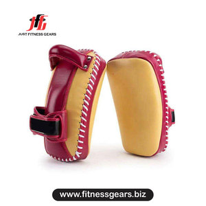 JUST FITNESS GEARS Protège-poignets en PU pour entraînement de kickboxing, sangle réglable, fermeture Velcro, rouge et jaune - Product Image 1
