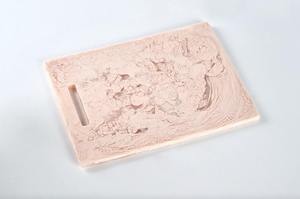 Tabla de Cortar Redonda de Resina Rosa Marmoleada con Asa, Duradera, Apta para Lavavajillas, 1.5 cm de Grosor, Pieza Única - Product Image 4