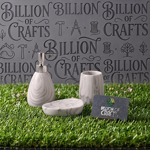 Ensemble de salle de bain moderne en résine écologique trois pièces : distributeur de savon, gobelet et porte-savon rechargeables, accessoires de comptoir pour la maison - Product Image 2