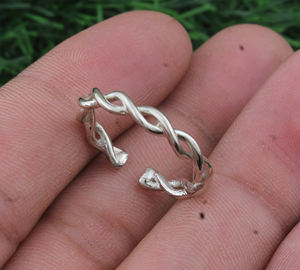 Anillo de Banda de Plata de Ley 925 Sólida para Mujeres y Hombres, Anillo de Boda Liso de Alto Pulido, Anillo Minimalista Apilable de Plata al por Mayor - Product Image 4