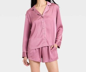 Pyjamas en satin personnalisés pour demoiselles d'honneur, ensemble de vêtements de nuit avec logo et nom sur mesure, pyjamas en satin soyeux et doux pour femmes, vente en gros pour fête de mariage - Product Image 4