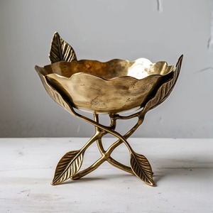 Bol en métal finition miroir avec accents en forme de feuille pour table à manger, restaurant et commandes en gros - Product Image 1