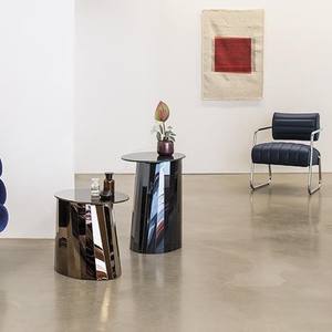 Mesa Auxiliar de Café Moderna y Minimalista con Base Geométrica de Acero Dorado y Tapa de Metal, Mueble Elegante para el Hogar - Product Image 4