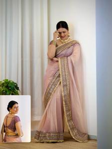 La deslumbrante belleza de este saree contemporáneo radica en los intrincados adornos hechos a mano que se extienden a lo largo del saree. - Product Image 4