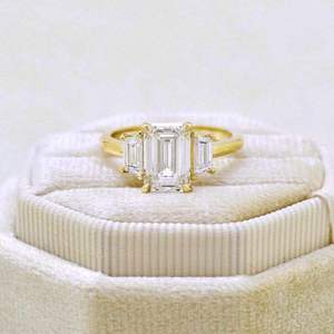 Bague en or jaune 14 carats avec diamant de laboratoire CVD taille émeraude 4 carats certifié IGI, couleur F, pureté VS1, bijoux fins pour femme, cadeau de luxe, OEM - Product Image 1