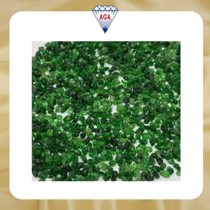 Pierres brutes de tsavorite grenat vert naturel non taillées 4 à 6 mm qualité facettable Kenya AAAA Qualité gemme Matériel de gemmes en gros - Product Image 2