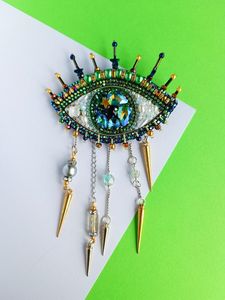 Broche d'insecte de luxe brodée et perlée, faite à la main, unisexe, bijou de mode pour mariage, cadeau - Product Image 2