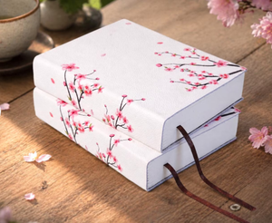 Carnet artisanal à couverture rigide blanche motif fleurs de cerisier Sakura avec marque-page en ruban – Journal minimaliste rose fleuri – Cadeau - Product Image 1