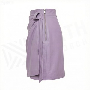 Jupe courte en similicuir PU pour femme, couleur unie, ceinture brillante, taille normale, style toutes saisons - Product Image 3