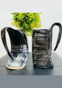 Mug à bière en corne de buffle authentique de qualité supérieure pour les festivals de bière de style viking et l'utilisation à domicile, disponible à la vente - Product Image 3